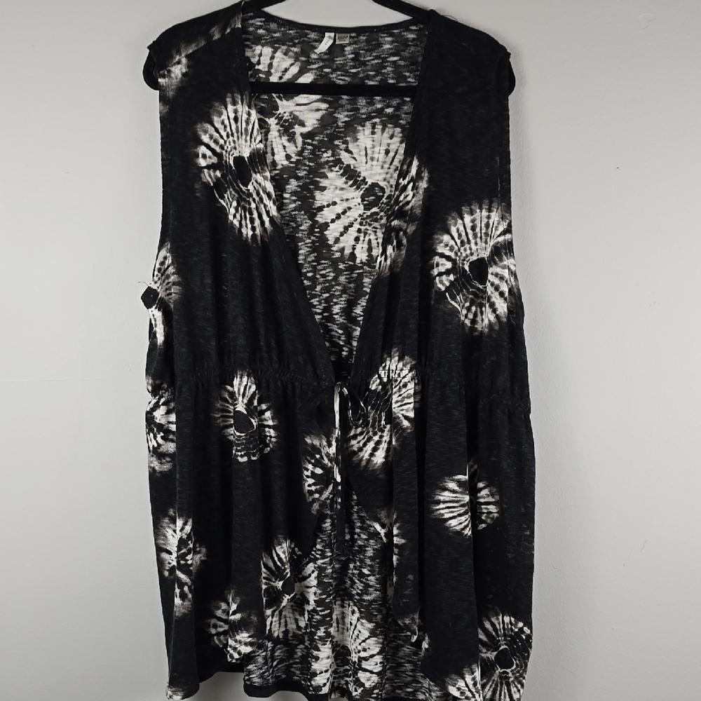 Cato Black and White Tie-Dye Sleeveless swimsuit cover-up
